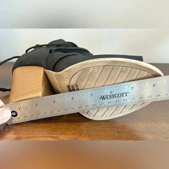 QUPID Peep-Toe Chunky Heeled Sandals Faux Suede 3.7 Inch Heel. Size 8.5 US EUC. - Picture 7 of 9